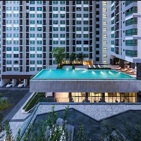 The Base Central Pattaya By Mickey Esterno foto