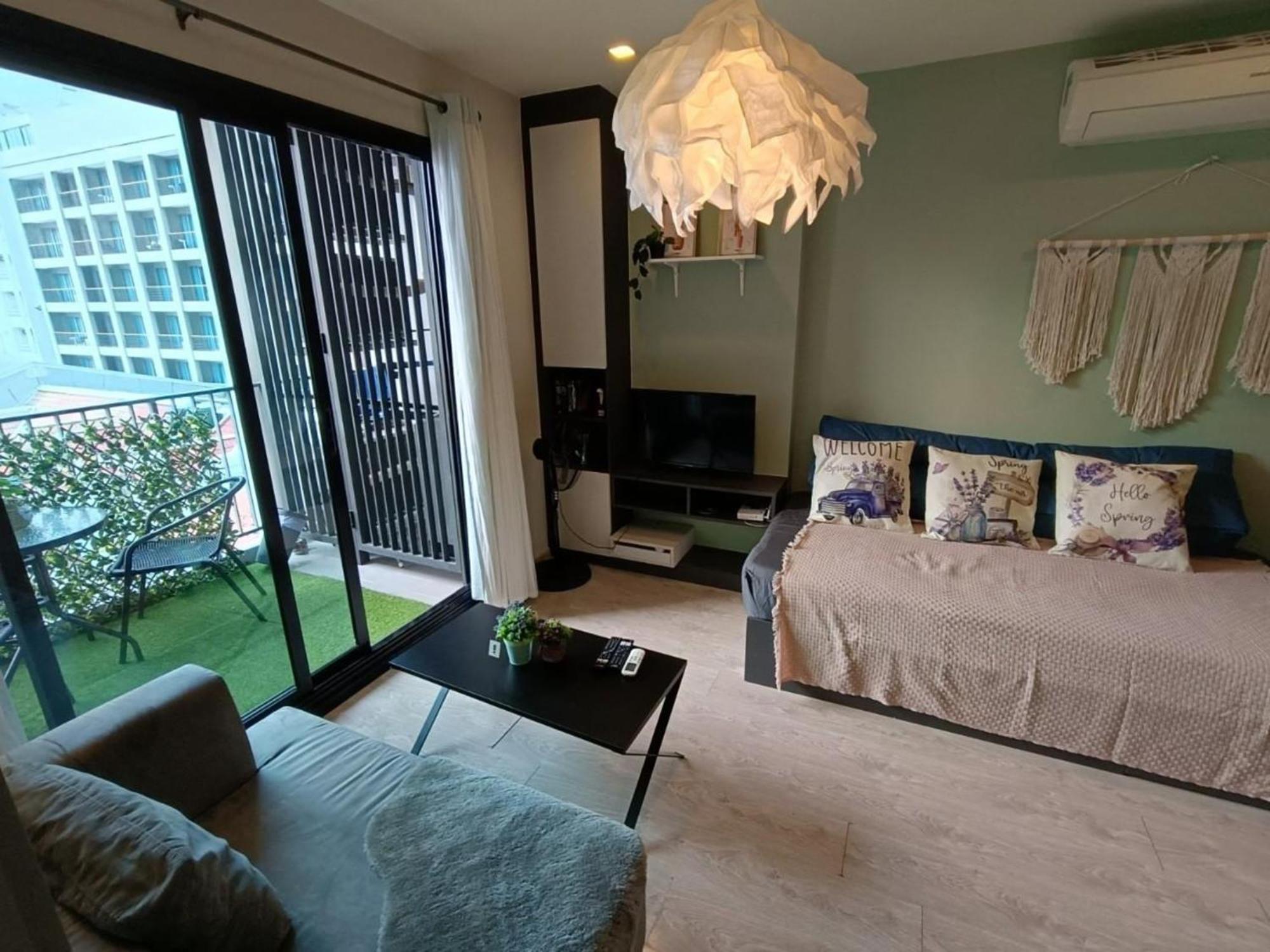 The Base Central Pattaya By Mickey Esterno foto