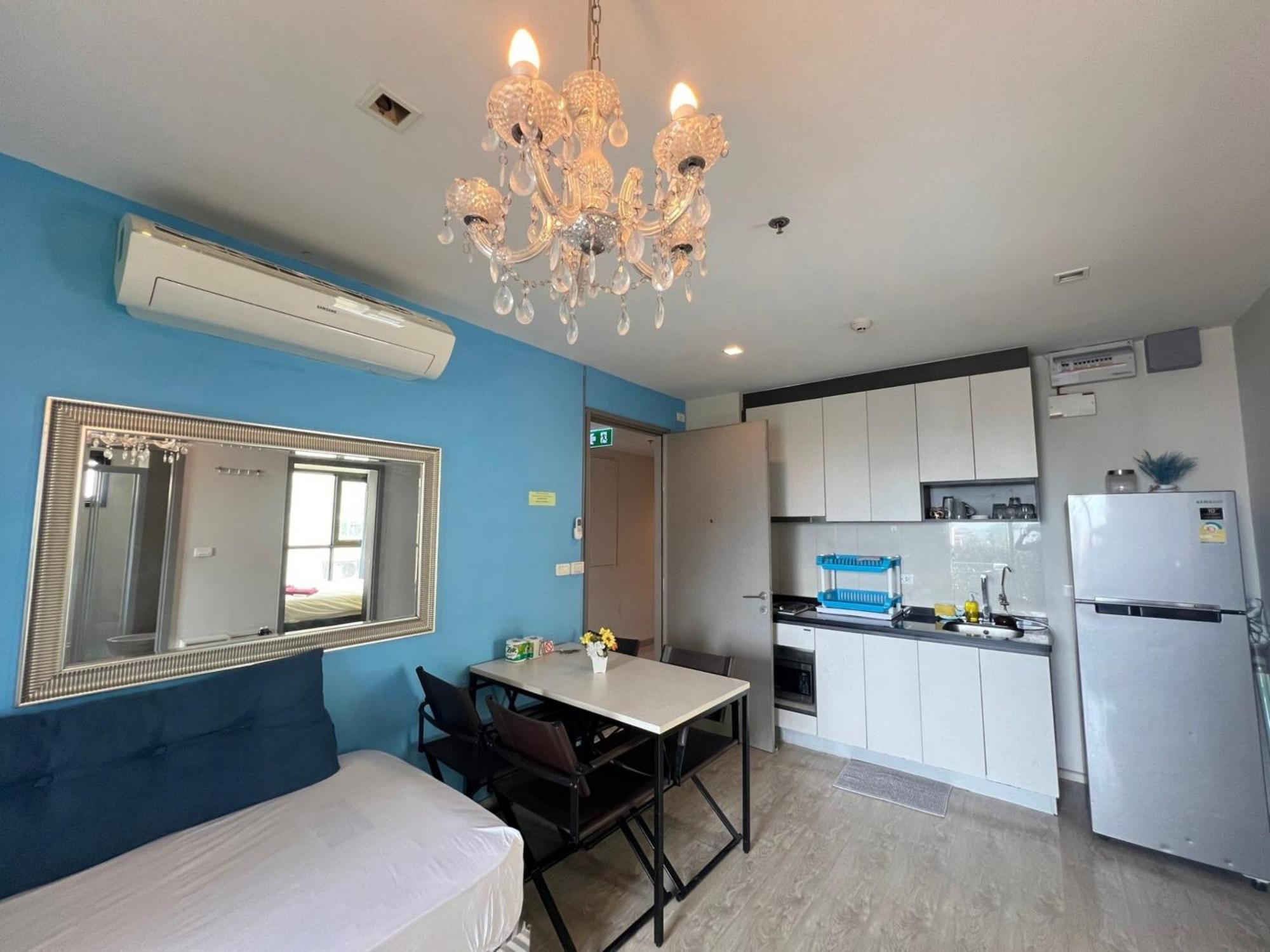 The Base Central Pattaya By Mickey Esterno foto