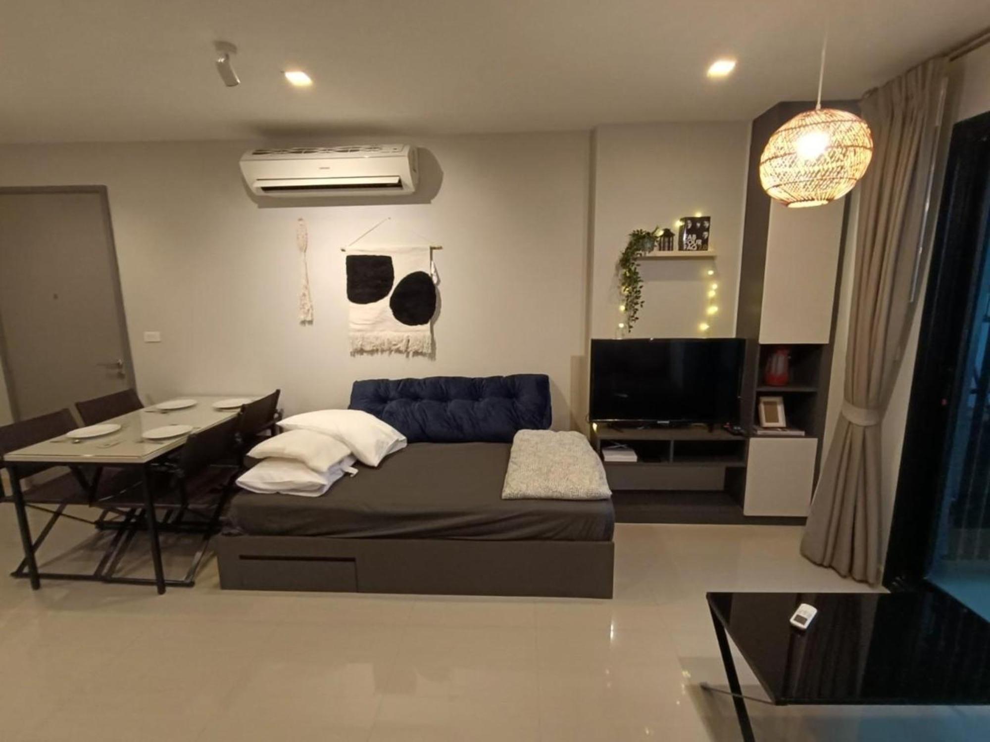 The Base Central Pattaya By Mickey Esterno foto