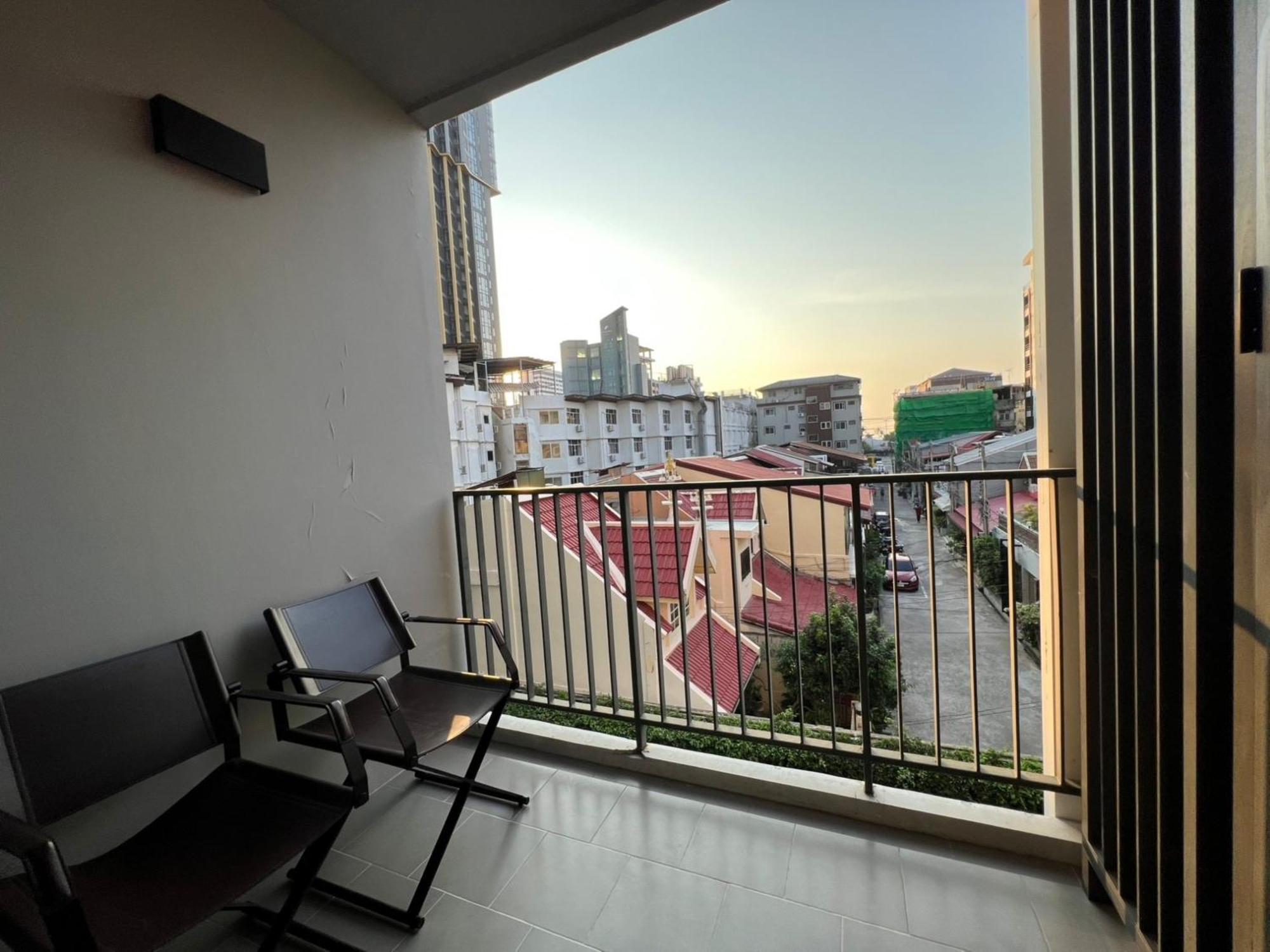 The Base Central Pattaya By Mickey Esterno foto