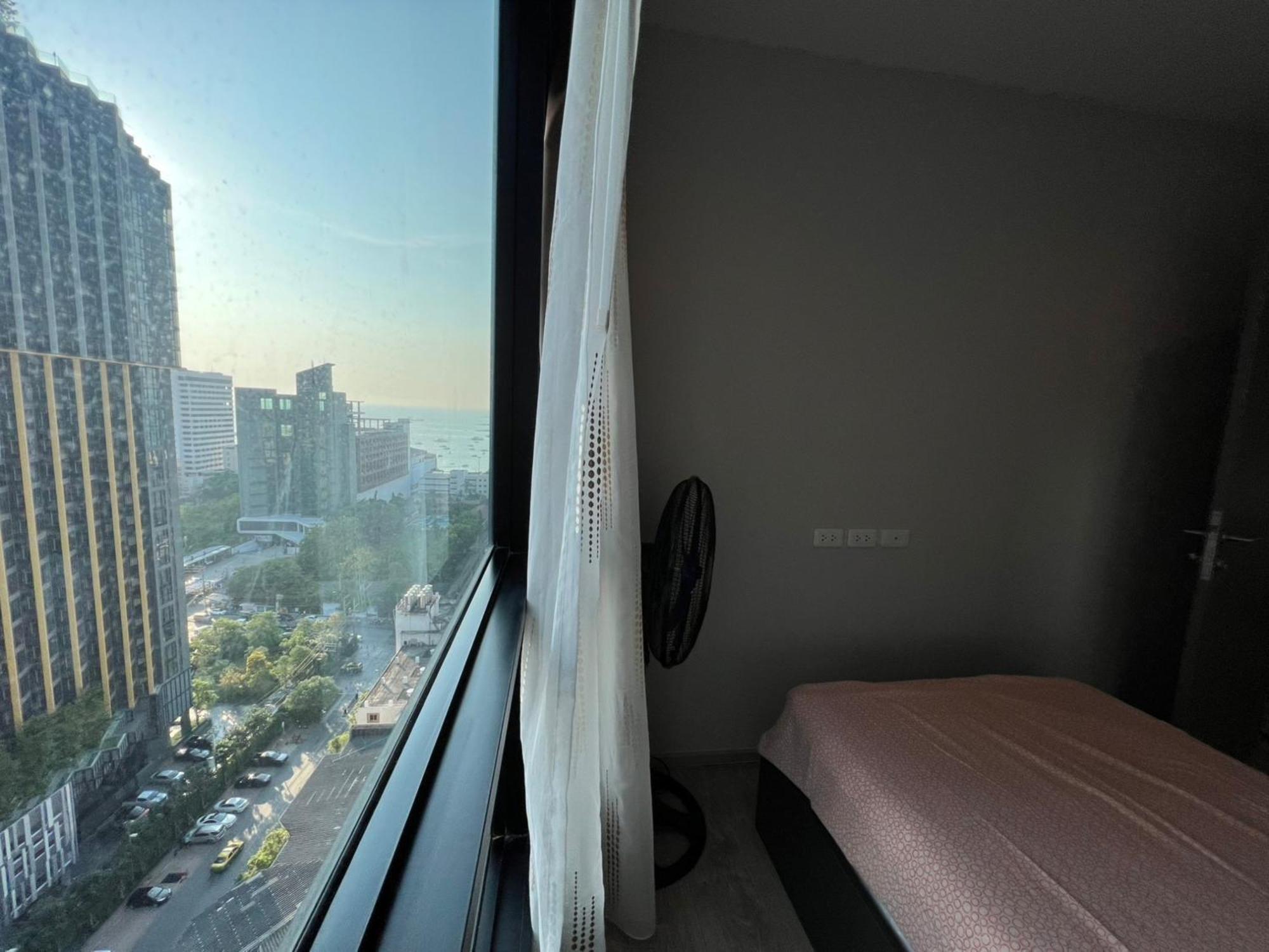 The Base Central Pattaya By Mickey Esterno foto