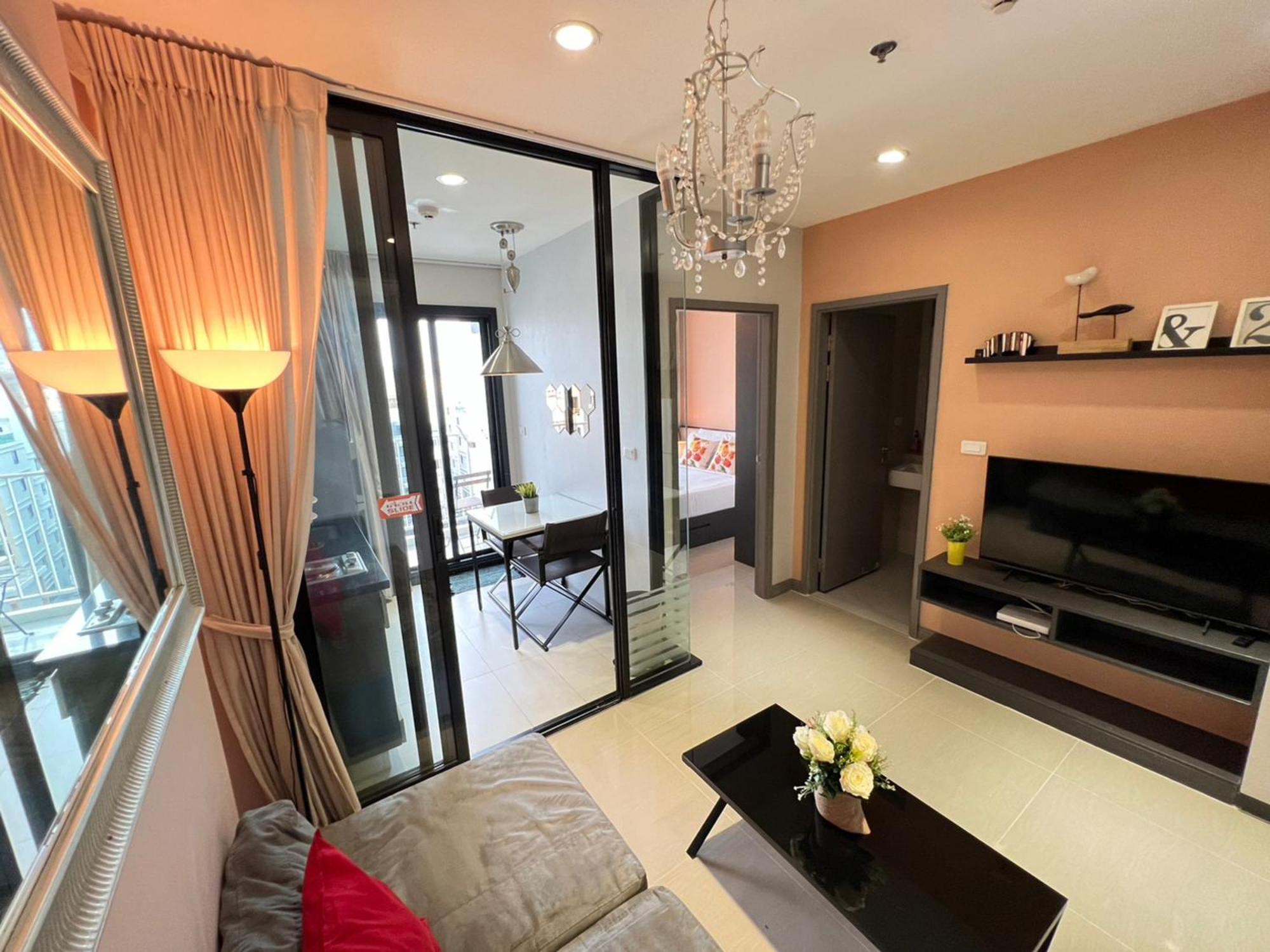 The Base Central Pattaya By Mickey Esterno foto
