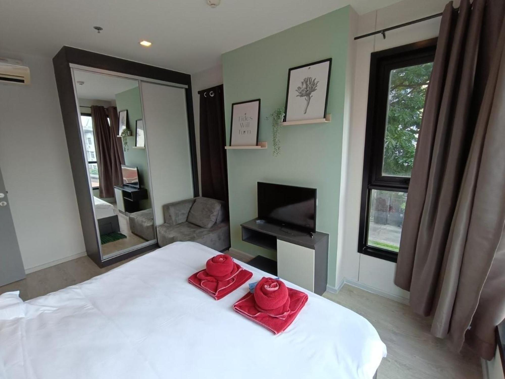 The Base Central Pattaya By Mickey Esterno foto