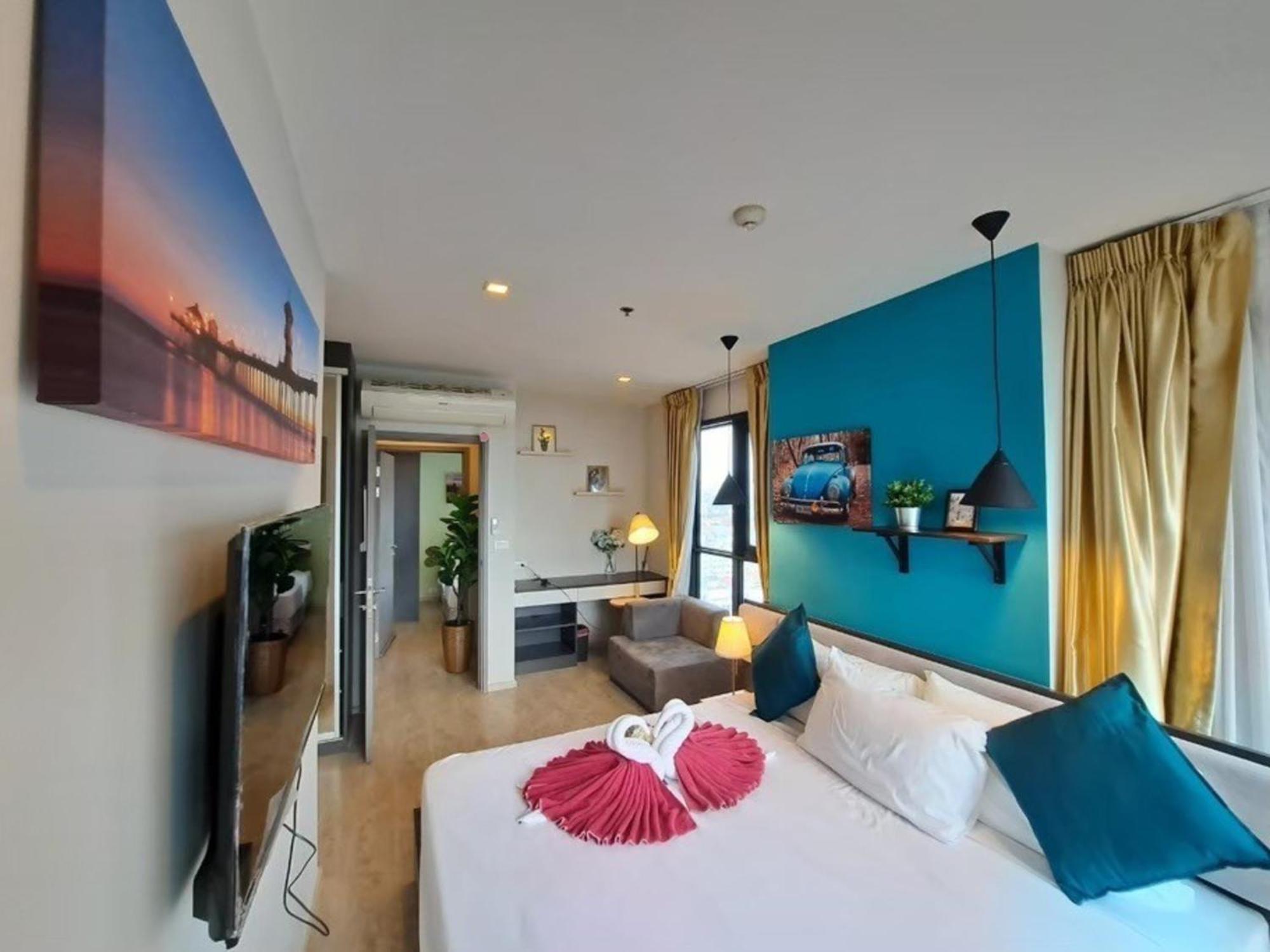 The Base Central Pattaya By Mickey Esterno foto