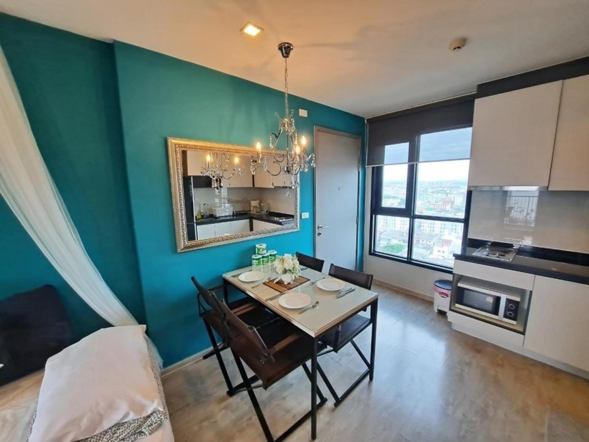 The Base Central Pattaya By Mickey Esterno foto