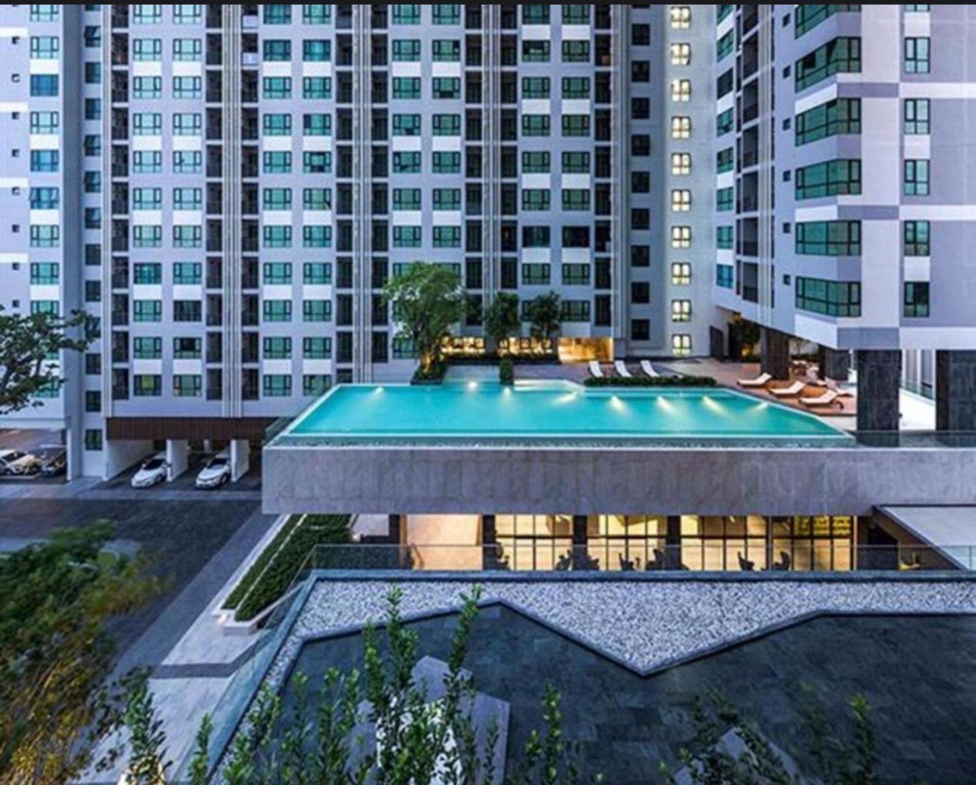 The Base Central Pattaya By Mickey Esterno foto