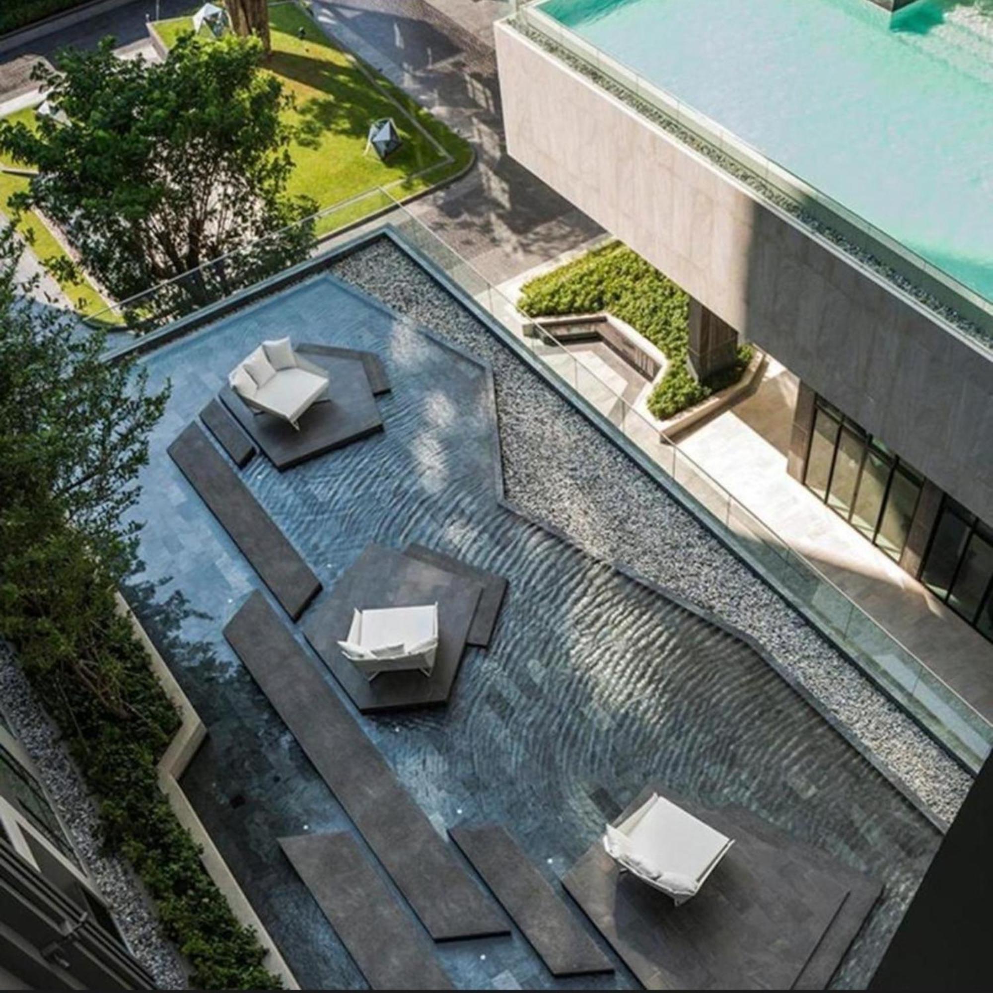 The Base Central Pattaya By Mickey Esterno foto